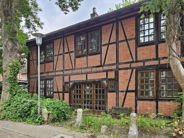 CUX Lotsenviertel: alles außer gewöhnlich: solides Fachwerkhaus, groß, mit viel Platz für Ihre Ideen