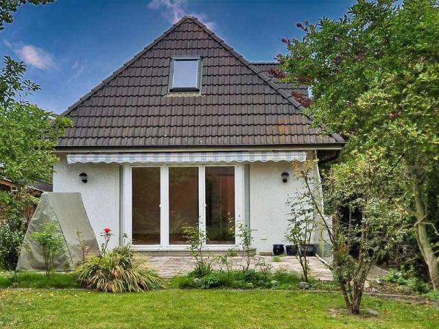 Cuxhaven, zwischen Innenstadt und Süderwisch: 2 Häuser auf 1 Grundstück, 1x frei und 1x vermietet