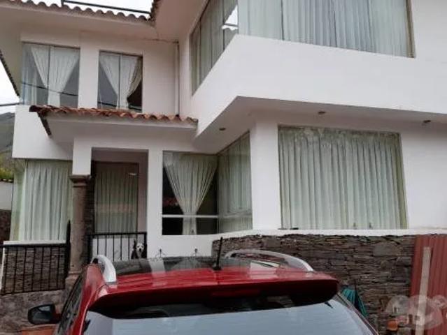 CUZCO Venta Bonito Inmueble de 3 pisos A.T. 280 m,2 A.C. 150 m2 4 Dorm. 2 baños 1/2 US$200,000 NEGOCIABLE
