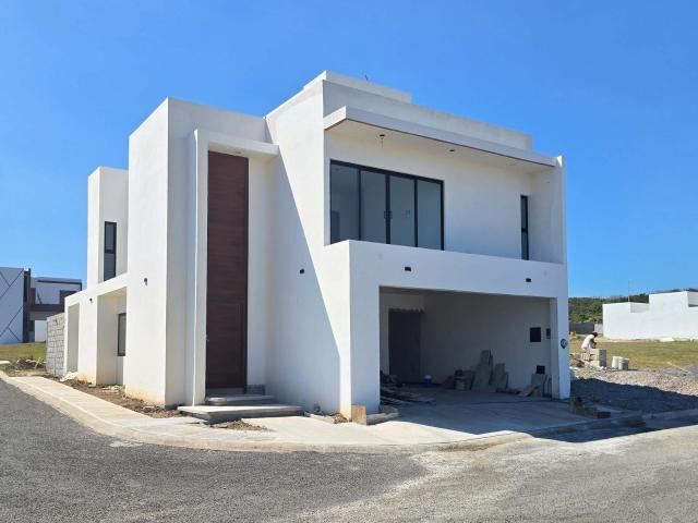 CV47 CASA EN VENTA EN LOMAS DEL MEDITERRANEO