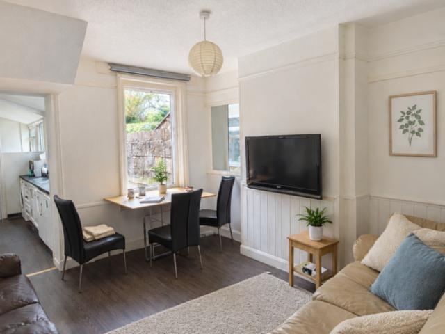 Cynthia Road, Bath BA2 5 bed house to rent £4,788 pcm £1,105 pw