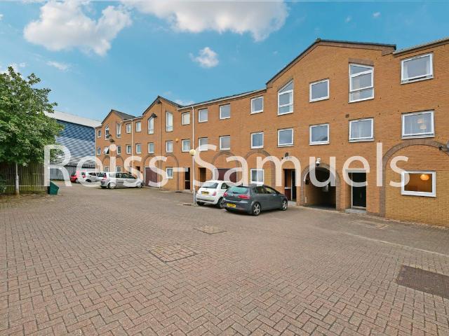 Cyclops Mews, Canary Wharf, Isle Of Dogs, Docklands, London E14, 5 bed town house to rent, £4,767 pcm | PrimeLocation