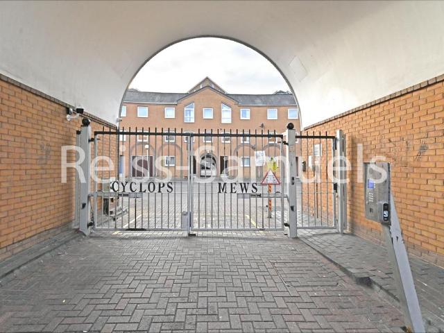 Cyclops Mews, Canary Wharf,London E14 5 bed house to rent £3,501 pcm £808 pw
