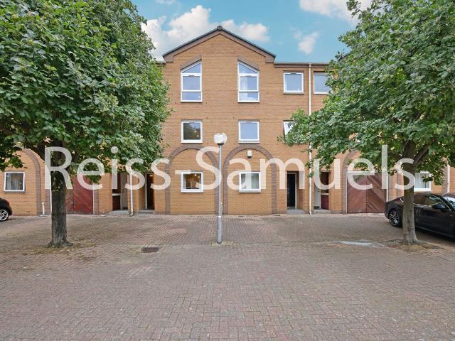 Cyclops Mews, London E14, 5 bed town house to rent, £4,117 pcm | PrimeLocation
