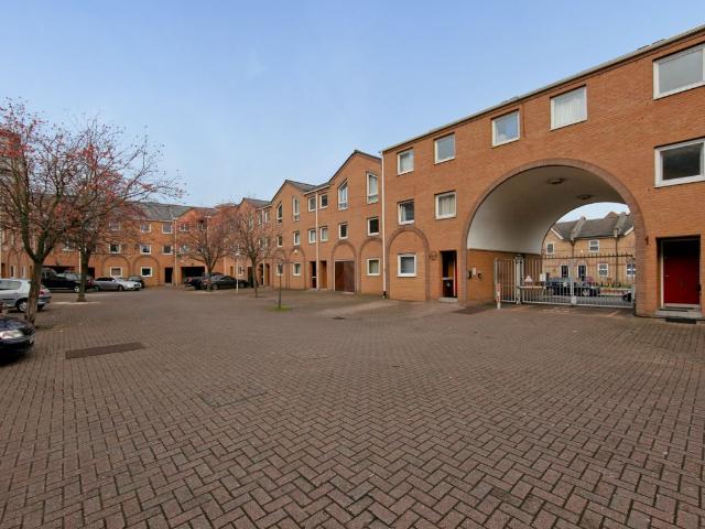 Cyclops Mews, London E14, 5 bed shared accommodation to rent, £4,550 pcm | PrimeLocation