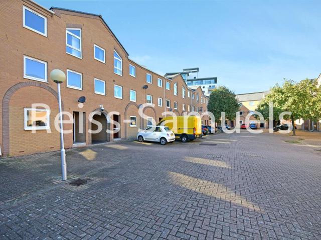 Cyclops Mews, London E14 7 bed terraced house to rent £5,460 pcm £1,260 pw