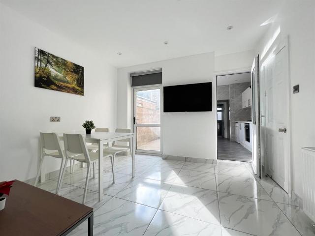 Cyfarthfa Street, Cardiff CF24 4 bed house to rent £2,200 pcm £508 pw