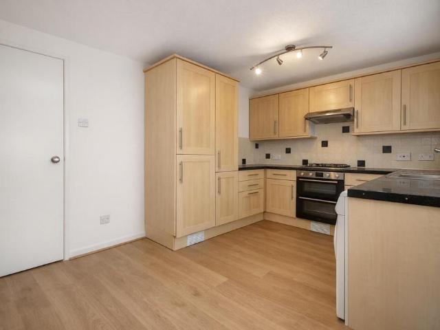 Cygnet Close, Borehamwood 2 bed terraced house to rent £1,800 pcm £415 pw