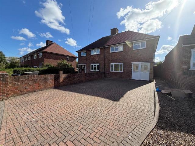Cygnet Avenue, Feltham 3 bed semi detached house to rent £2,200 pcm £508 pw