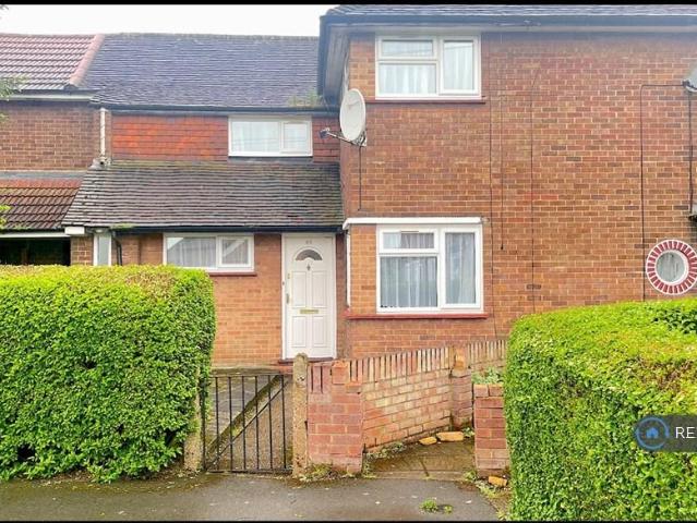 Cygnet Avenue, Feltham, TW14 3 bed terraced house to rent £2,150 pcm £496 pw