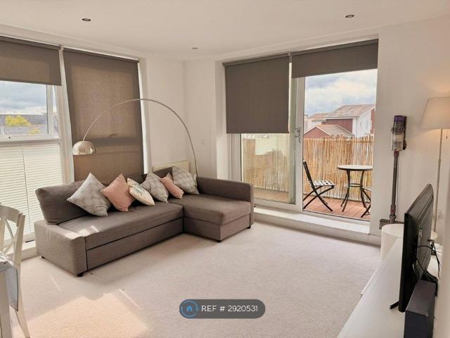 Cygnet House, Reading RG2, 2 bed flat to rent, £1,600 pcm | PrimeLocation