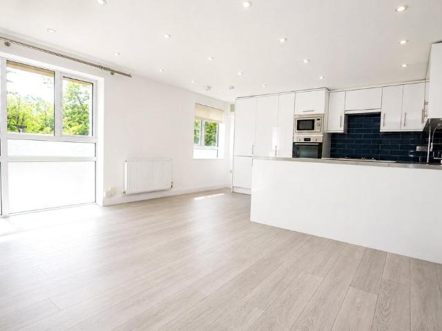Cypress Road, London, SE25 2 bed apartment to rent £1,950 pcm £450 pw