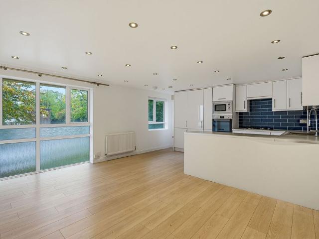 Cypress Road, London SE25, 2 bed flat to rent, £1,800 pcm | PrimeLocation