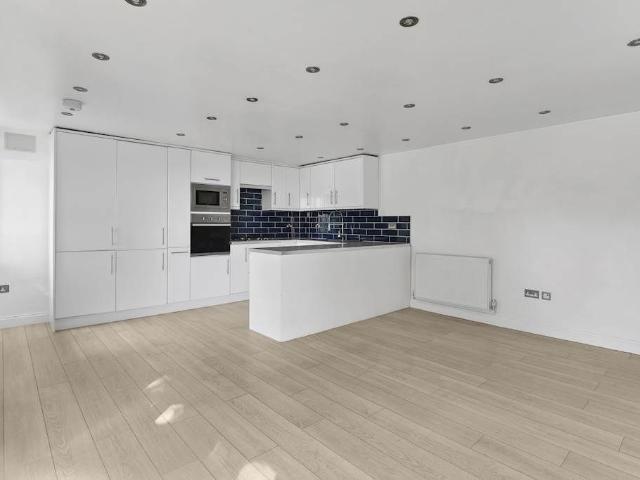 Cypress Road, Upper Norwood SE25, 2 bed flat to rent, £1,950 pcm | PrimeLocation
