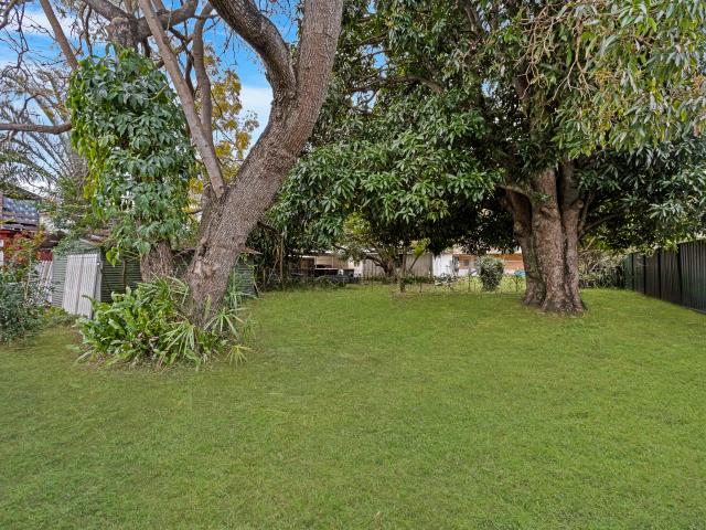 Cypress Street Charm Less Than 250m From the Beach
