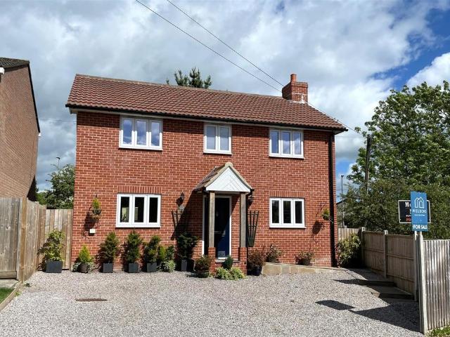 Cypress Way, Gillingham 4 bed detached house to rent £1,700 pcm £392 pw