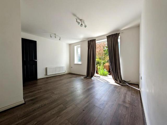 Cypress Way, Nuneaton 3 bed terraced house to rent £1,175 pcm £271 pw