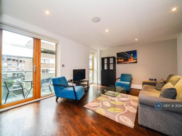 Cyrus Street, London, EC1V 2 bed flat to rent £3,350 pcm £773 pw