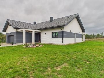 Nowoczesny dom 2022 z dużą przestrzenią i garażem