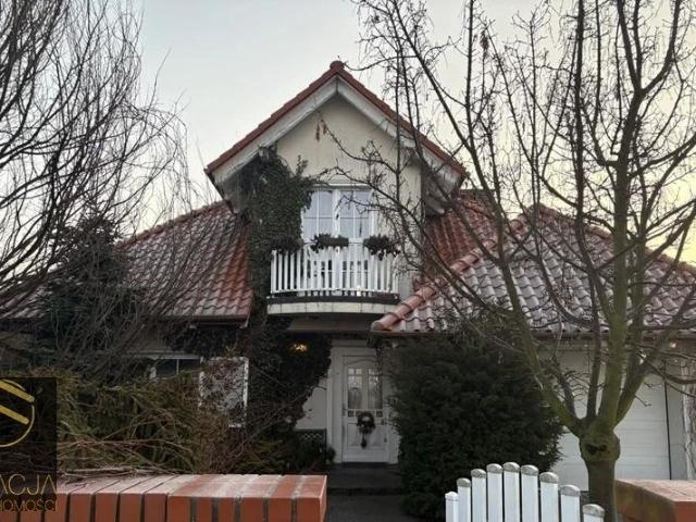 Przestronny dom 160 m² z kominkiem, garażem i ogrodem