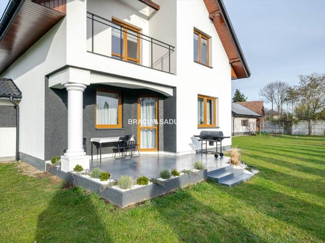 Sprzedam wolnostojący dom 138 m² na 18 arowej działce w Czernichowie