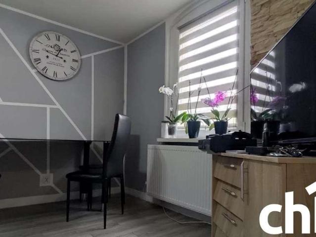 Polecam urokliwe 2 pokojowe poddasze z ogrodem i budynkiem