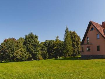 Dom 600 m2 na dużej działce w Czerwonym Dworze