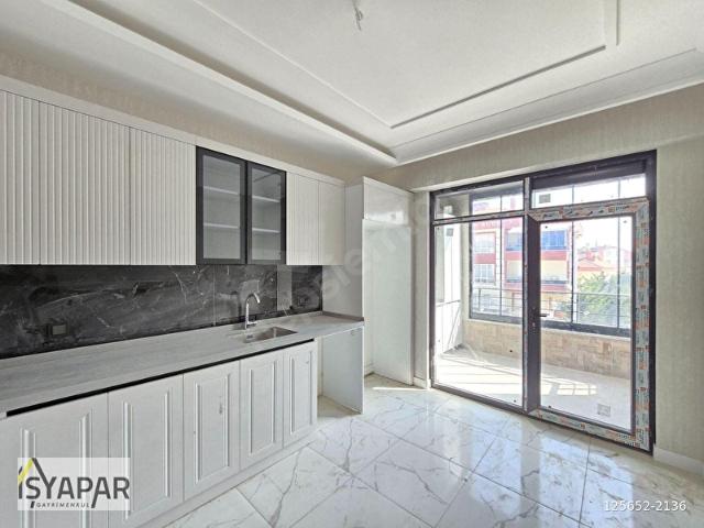 D865 İŞYAPAR'DAN HANAYBAŞI MAHALLESİNDE SİTE İÇİ MERKEZİ KONUMDA 2+1 LÜKS DAİRE
