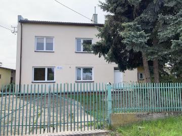 Przestronny dom 180 m2 z własnym lasem i garażami