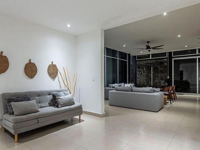 D Casa con 360 m² de terreno NUEVA amueblada lista para entrega!