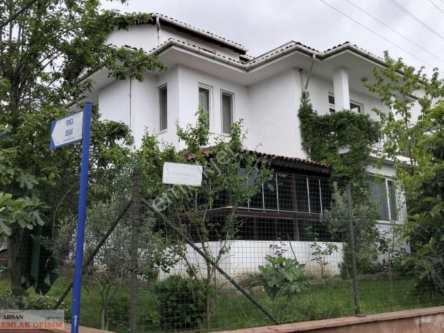 Müstakil 185 M2 Net 4+1 Triplevx Ev Ve 369 M2 Arsası