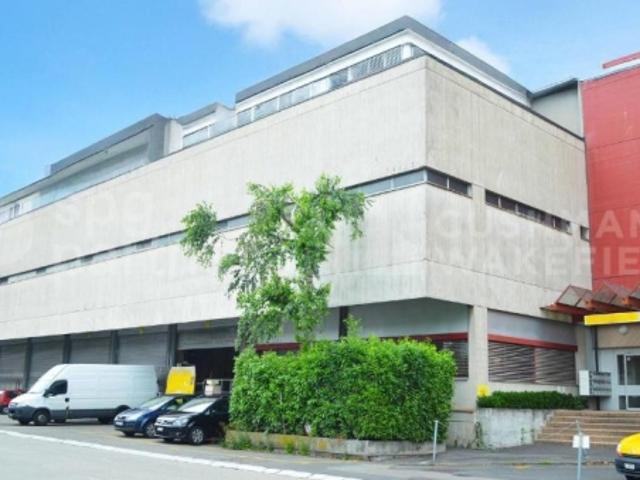 Jeunes 23 Grande surface de stockage fonctionnelle de 1’500 m², zone industrielle stratégique