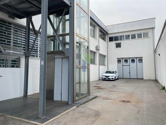 D Via Leopardi 22 monolocale 180mq