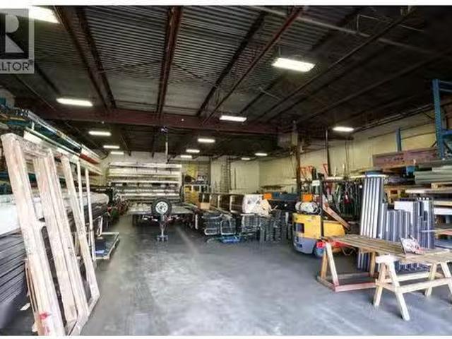 D 1600 Kingsway Avenue, Port Coquitlam, BC, V3C 1S2 commerci.
