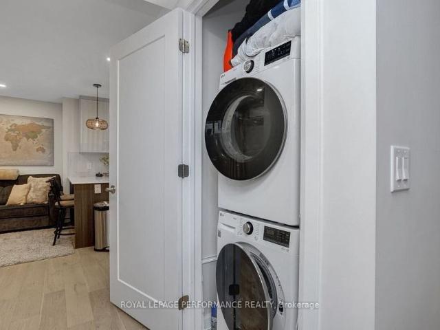 D 415 Tweedsmuir Avenue, Ottawa