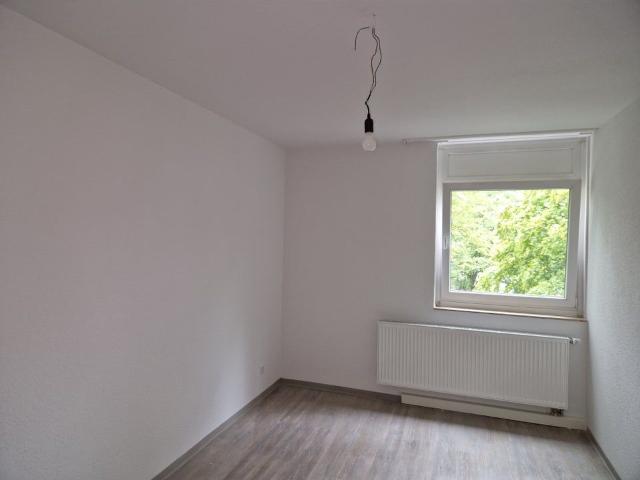 Da kommt man gern Heim. Komplett renovierte 2 Zimmer Wohnung mit Balkon!