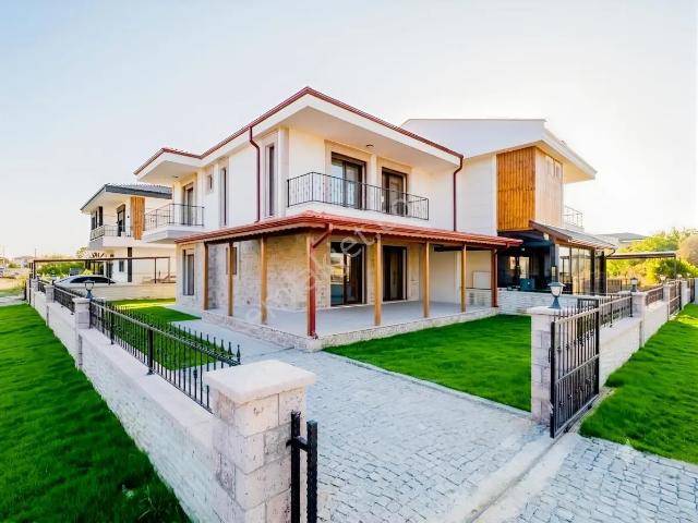 Dağlı Gayrimenkulden|modern|ve Taş|yapım|lüks|tasarım|4+1|villa