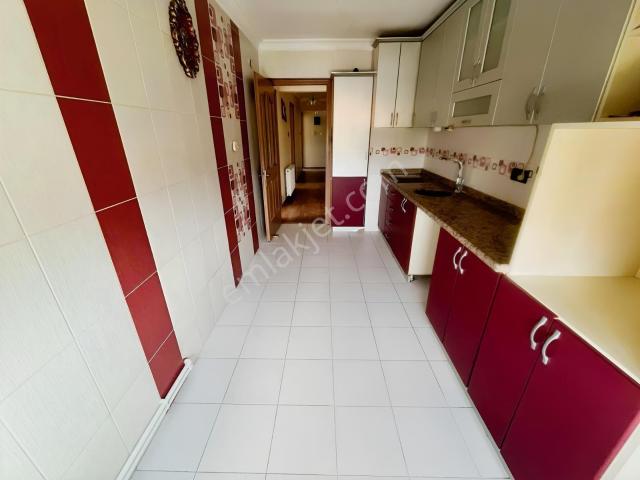 Dağlı Gayrimenkul'den Cadde Üzeri Kaloriferli 2+1 Daire