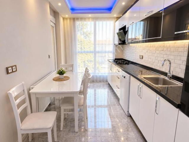 Dağlı Gayrimenkul'den Cadde Üzeri Sıfır Eşyalı 3+1 Daire