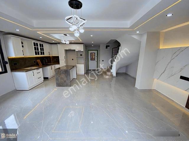 Dağlı !gayrimenkul'den Lüks Yapı Modern & Şık 3+1 Villa