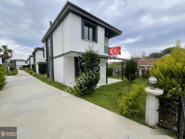 Dağlı gayrimenkul'den 4+1 Deniz Manzaralı Site İçi Fırsat Villa