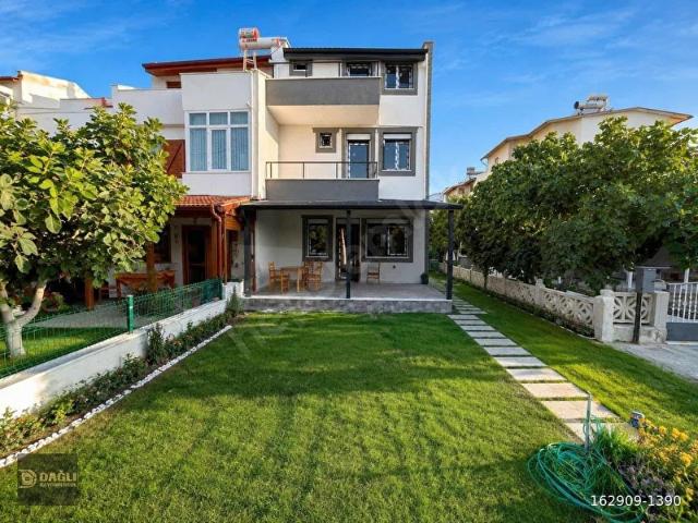 DAĞLI GAYRİMENKUL'DEN4+1Denize YürümemesafesiSıfırVilla