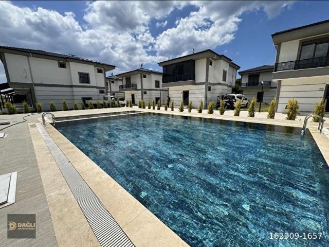 DAĞLI !GAYRİMENKUL'DEN Site İçi Modern&Lüks 3+1Havuzlu Villa