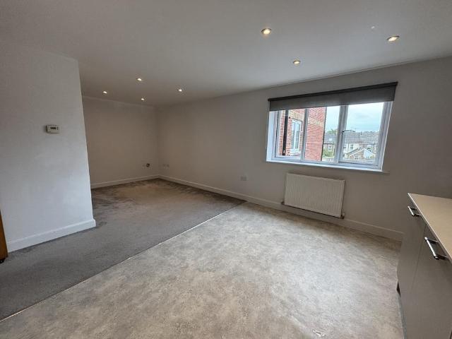 Damers Road, DORCHESTER 2 bed apartment to rent £1,375 pcm £317 pw