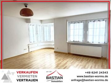 Damit Sie mehr vom Wohnen haben: 2 Zimmerwohnung – ca. 100 m² – EBK – Zentrumslage!