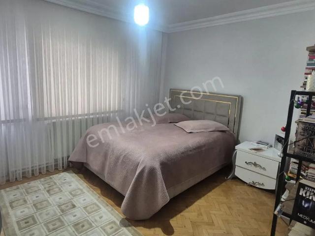 Damla Emlaktan Anadolu Hastanesi Yanı Satılık 3+1 Daire