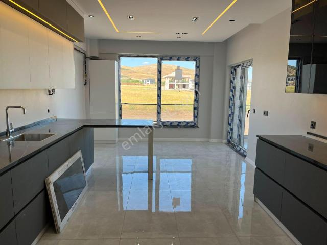 Damla Emlaktan Esenyurt Mah.satılık Villa