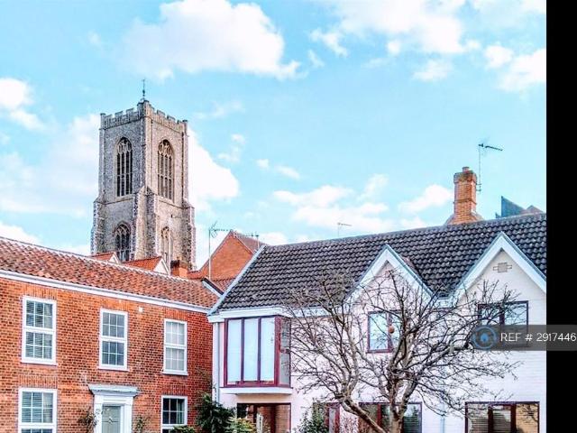 Damocles Court, Norwich, NR2 3 bed semi detached house to rent £1,695 pcm £391 pw