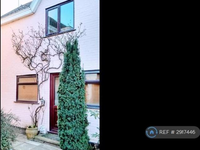Damocles Court, Norwich, NR2 3 bed semi detached house to rent £1,600 pcm £369 pw