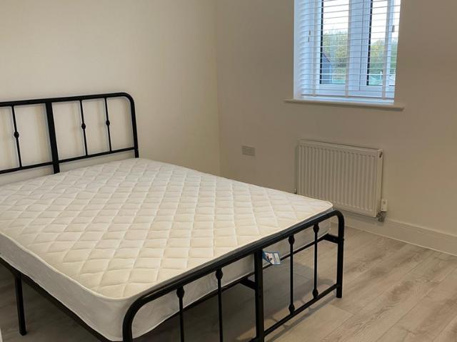 Damson Close, Grays RM17 1 bed in a house share to rent £800 pcm £185 pw